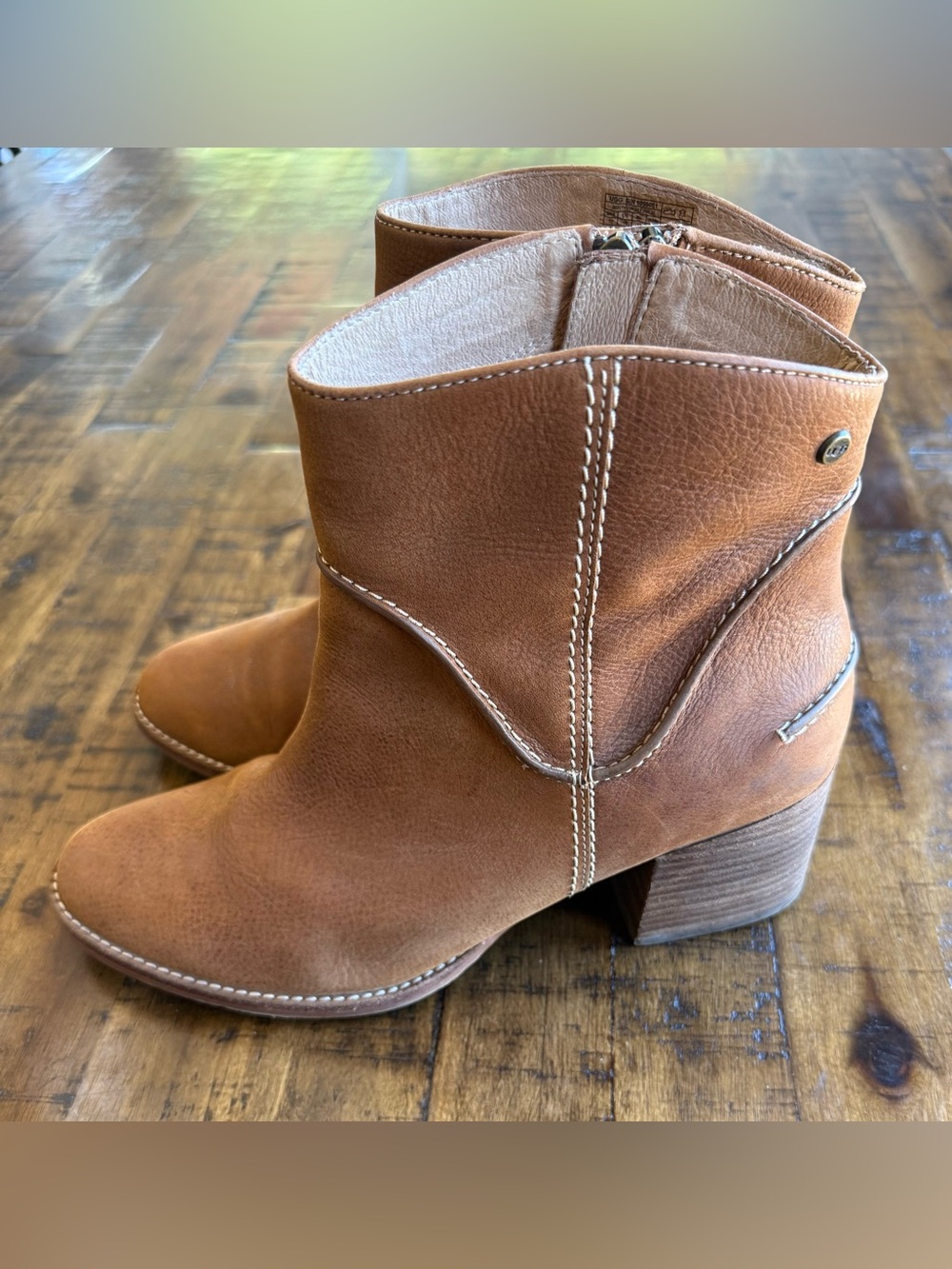 UGG Annie Full‑Grain Leather Zip‑Up Boots • Women’s 12 • 1095061 • Like New